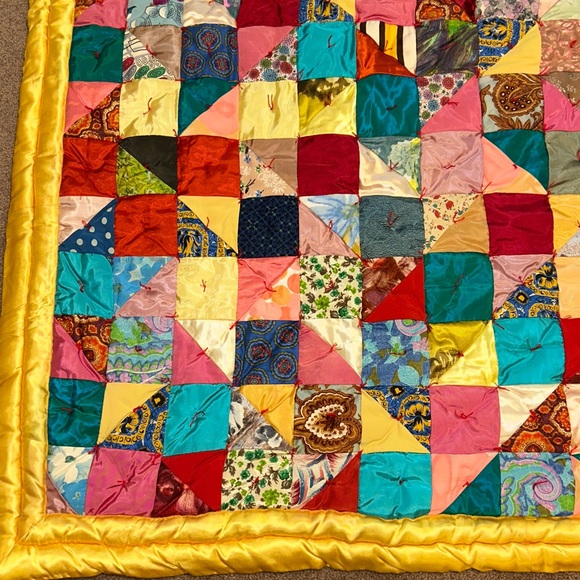 Vintage Patchwork Quilt. 1969 handmade, 56”x65”. Good condition - Picture 5 of 15